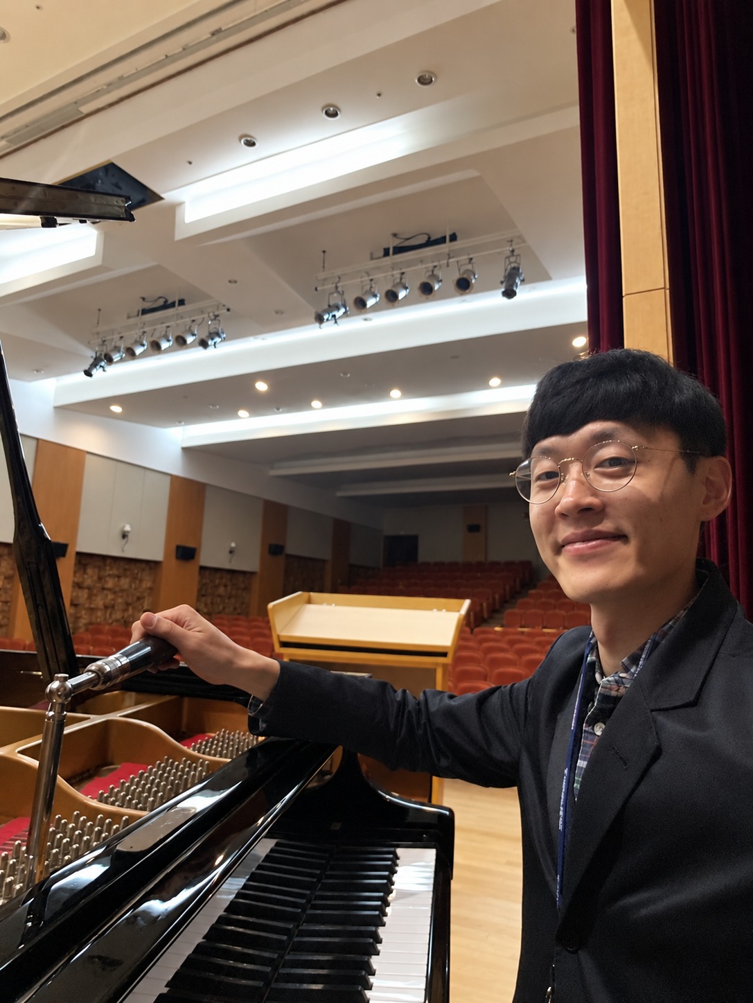 이은형 피아노 조율사 작업 모습